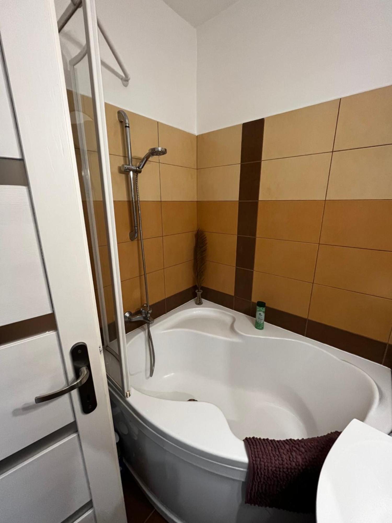 Modern Two Bedroom Flat With Balcony Lenti Exterior photo