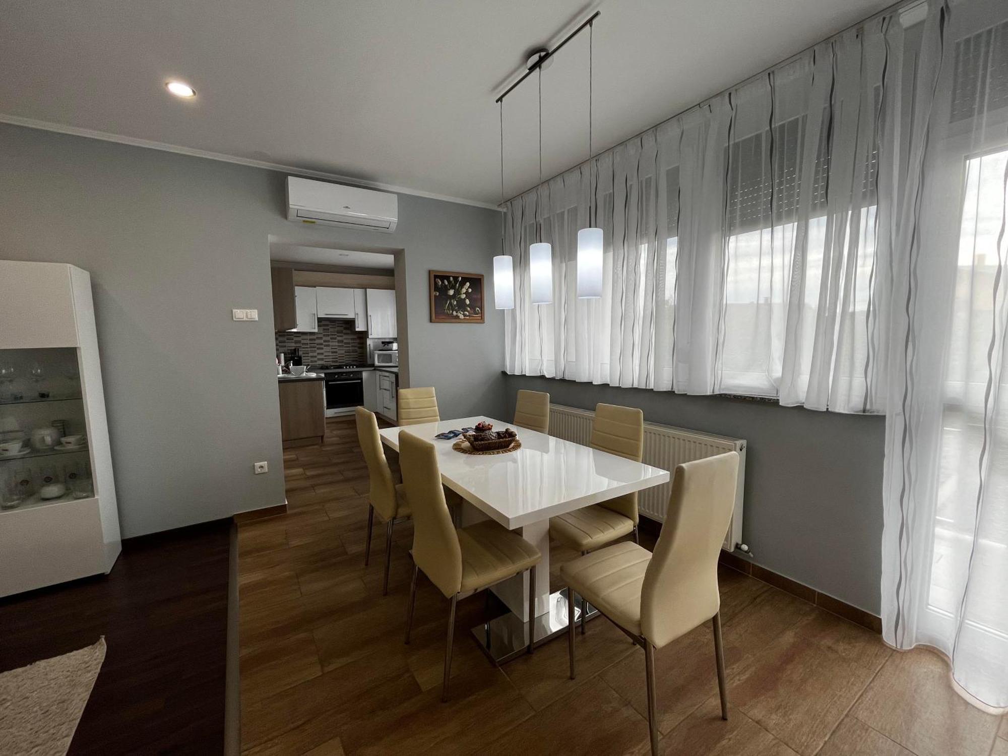 Modern Two Bedroom Flat With Balcony Lenti Exterior photo